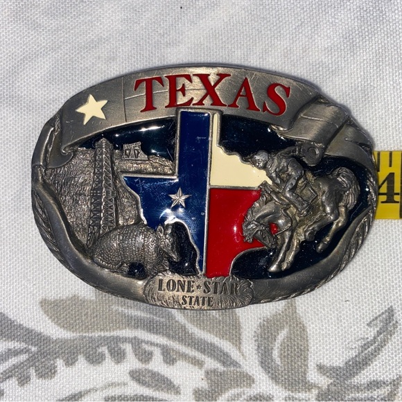 Vintage C&J Texas Lone Star State Belt‎ Buckle 1988 CJ1496 Red White
Blue USA - Picture 4 of 9